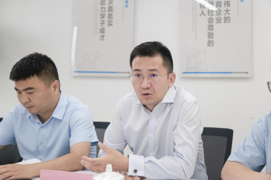 四川省專家張藜山博士一行到訪學(xué)會共謀教育創(chuàng)新與合作共贏