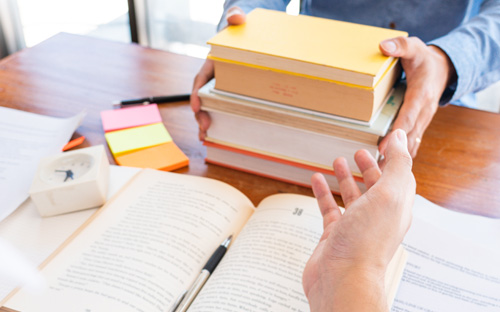 成人高考藥學(xué)專升本要考什么科目？