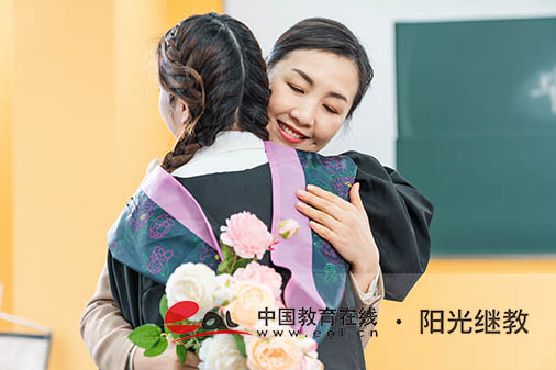 貴州省成人高考準(zhǔn)考證怎么打?。坑心男┛记白⒁馐马?xiàng)？