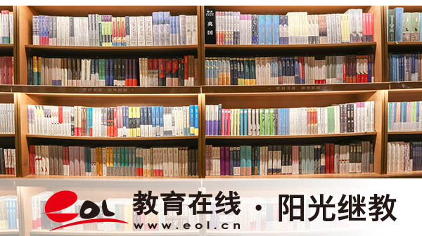 成人高考的考試嚴(yán)格嗎？有統(tǒng)一指定的復(fù)習(xí)教材嗎？