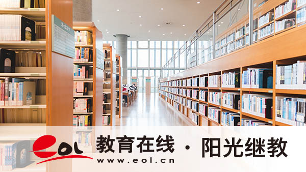 江蘇省成人高考成績(jī)分?jǐn)?shù)線是多少？怎么知道自己被錄?。?/></p><h3>江蘇省成人高考成績(jī)分?jǐn)?shù)線是多少？</h3><p>2025年江蘇省成人高考錄取分?jǐn)?shù)線為：</p><p>高起專(zhuān)：</p><p>文史類(lèi)124；文史類(lèi)（烹飪）105；文史類(lèi)（旅游管理）130；藝術(shù)類(lèi)100/160；理工類(lèi)119；醫(yī)學(xué)類(lèi)132。</p><p>專(zhuān)升本：</p><p>文史類(lèi)189；文史類(lèi)（中醫(yī)）203；藝術(shù)類(lèi)90/160；理工類(lèi)110；經(jīng)管類(lèi)117；法學(xué)類(lèi)160；教育學(xué)類(lèi)160；教育學(xué)類(lèi)（體育）140；農(nóng)學(xué)類(lèi)104；醫(yī)學(xué)類(lèi)144。</p><p>高起本：</p><p>文史類(lèi)169；理工類(lèi)166；理工類(lèi)（西醫(yī)）200。</p><h3>成人高考怎么知道自己被錄??？</h3><p>1、通過(guò)登錄各省市的教育考試院官網(wǎng)選擇成人高考系統(tǒng)，點(diǎn)擊查詢(xún)成人高考成績(jī)查詢(xún)，輸入本人基本信息，即可進(jìn)行查詢(xún)錄取結(jié)果。</p><p>2、登錄成人高考報(bào)考院校的招生網(wǎng)查詢(xún)個(gè)人的錄取信息和錄取結(jié)果。</p><p>3、通過(guò)微信查詢(xún)，各省的教育考試部門(mén)都已經(jīng)開(kāi)通了自己的官方微信，考生關(guān)注有關(guān)成人高考的相關(guān)微信公眾號(hào)，也一樣可以查詢(xún)自己的錄取結(jié)果。</p><p>4、通過(guò)短信查詢(xún)，通過(guò)打電話和短信查詢(xún)也是比較便捷的查詢(xún)方式，考生可通過(guò)自己的準(zhǔn)考證號(hào)以及姓名和身份證號(hào)碼進(jìn)行查詢(xún)。</p><p>5、到報(bào)名成人高考的教育機(jī)構(gòu)進(jìn)行咨詢(xún)，告訴工作人員基本個(gè)人信息，讓工作人員幫忙查詢(xún)自己否被所報(bào)考的院校所錄取。</p><p>以上是關(guān)于成人高考的相關(guān)內(nèi)容，考生可以此作為參考，具體以官方公告為準(zhǔn)！考生如果想獲取更多關(guān)于成考的相關(guān)資訊，如成人高考報(bào)名時(shí)間、考試時(shí)間、報(bào)考條件、備考知識(shí)、相關(guān)新聞等，敬請(qǐng)關(guān)注教育在線成人高考考試頻道。</p><p><strong>熱門(mén)推薦：</strong><br/></p><p><a href=