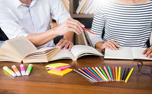 成人高考需要去學(xué)校讀書(shū)嗎？入學(xué)要帶什么？