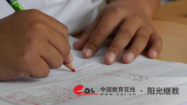 自考每次可以報考幾門科目？需要現(xiàn)場審核嗎？