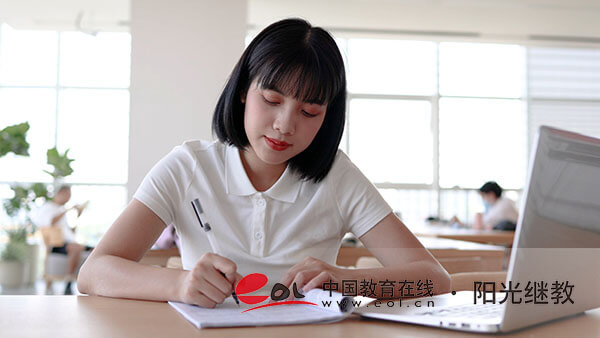 成人高考全流程有哪些？先交報(bào)名費(fèi)再交學(xué)費(fèi)嗎？