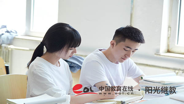 成人高考本科學(xué)位申請條件是什么？有用嗎？