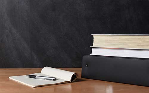 成人高考報名英語專業(yè)有哪些要求？有哪些就業(yè)方向？