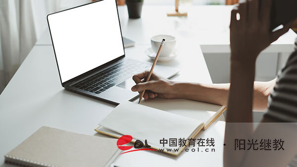 河北成人高考英語(yǔ)專(zhuān)業(yè)什么時(shí)候報(bào)名？就業(yè)前景如何？