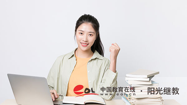 成人高考選在哪里報(bào)名比較好？可以選擇哪些專業(yè)？