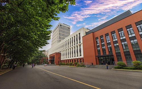米蘭理工大學(xué)建筑學(xué)留學(xué)費(fèi)用多少一年？米蘭理工大學(xué)建筑學(xué)專(zhuān)業(yè)怎么樣？
