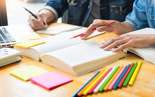 服裝設(shè)計國外哪個大學(xué)好，留學(xué)推薦哪些學(xué)校