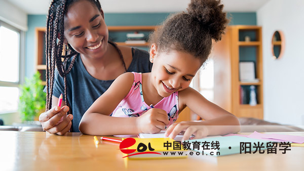 英國時裝設(shè)計專業(yè)研究生留學(xué)費用需要多少錢