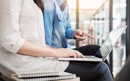 成人自考本科報(bào)考學(xué)校怎么選？選什么專業(yè)？