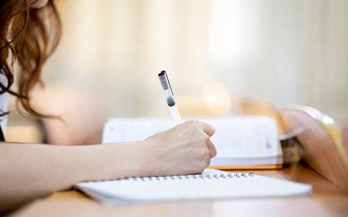 浙江省法律本科自考怎么報名？考哪些科目？