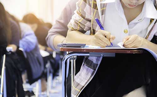 隴西縣自考報名的時間是多久？需要去學校考試嗎？